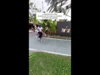 Il rapper 50 Cent in bicicletta con la scorta a Forte dei Marmi