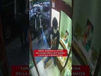 Torino, sfondano la vetrina della gioielleria a colpi di mazza e scappano in monopattino
