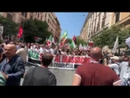 "Stop al massacro. Basta complicità", la scritta sullo striscione che apre il corteo pro Gaza a Roma