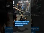 Lutador finge acidente e pede namorada em casamento durante o treino #shorts #viral #news #noticias