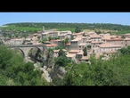 Un village troglodytique en France offre un refuge naturel contre la chaleur extrême