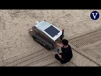 Un robot “perro de playa” ayuda a mantener limpia la arena en el sur de China