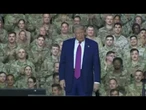 Trump alla base militare Usa del Qatar balla sulle note di Ymca