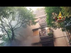 Incendio da garage e fumo avvolge un condominio a Pesaro
