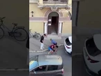 Livorno, aggredisce un carabiniere e tenta di colpirlo con un pugno: arrestato