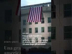 Una grande bandiera americana srotolata sulla facciata del Pentagono: ricorda l'11 settembre