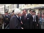 "È il mio idolo", l'emozione di una signora italiana che stringe la mano a Mattarella in Lussemburgo