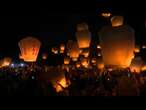 Lanternas iluminam o céu durante festival em Taiwan | AFP