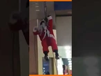Um homem vestido de Papai Noel acabou enroscado nos fios de um rapel  Portal Plantão 24h MG #shorts