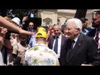 'Lunga vita al Presidente', Mattarella riceve i più fragili ai giardini del Quirinale