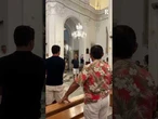 A Capri Andrea Bocelli canta a sorpresa in chiesa l'Ave Maria