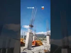 Operários de obra se agarram a colunas durante forte terremoto na Guatemala