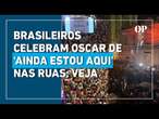 Veja o momento em que brasileiros celebram o Oscar de ‘Ainda Estou Aqui’ durante o carnaval