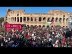 Palestina, corteo sfila al Colosseo cantando "Bella ciao"