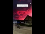 In Russia il cielo si tinge di rosso prima di un temporale