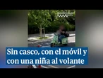 Sin casco, con el móvil en la mano y una menor al volante, así circulaba este motorista que ha sido