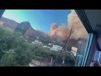 CRETA, emergenza caldo: continuano i roghi sull'isola. Le colonne di fumo riprese dai turisti
