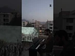 Il pittore il pianista si esibiscono mentre esplodono le bombe a Teheran