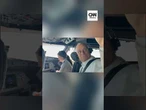 Papa Leão XIV entra na cabine dos pilotos durante voo na Espanha
