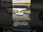 Usa, auto in fuga: la polizia "strappa" l'asse posteriore della vettura