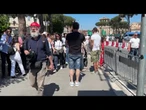 Primo Maggio, Elly Schlein alla manifestazione dei sindacati a Roma, le strette di mano fra la gente
