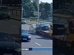 Absurd dnia: Rozbite BMW „samo” wjechało na lawetę dzięki Hyundaiowi