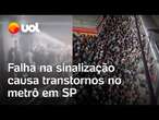 Metrô tem falha de sinalização, passageiros desembarcam nos trilhos e estações ficam lotadas em SP