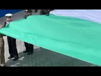 Un gigantesco tricolore portato da tutti i reparti per chiudere la Parata del 2 Giugno