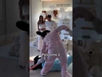Casal faz luta entre Mickey e Minnie em chá revelação em Cuiabá; veja vídeo
