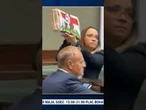 Posłanka stanęła przed premierem z paczką. Tusk odwrócił głowę
