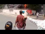Crash du vol Air India : nouvelle vidéo du survivant à sa sortie de l'avion • FRANCE 24