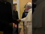 Il Papa a sorpresa al palazzo dove vive al Sant'Uffizio