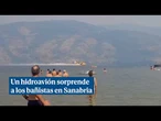 Impresionante: un hidroavión carga agua mientras bañistas disfrutan en el Lago de Sanabria