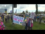 Abitanti dell'Alaska in protesta contro la visita di Putin negli Stati Uniti
