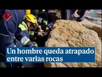 Rescatan a un hombre que quedó atrapado tras adentrarse entre las rocas de Torrevieja