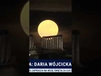 Magiczny niebieski księżyc nad Grecją