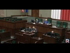 Matecki zdjął marynarkę na mównicy! Pod spodem wymowna koszulka! Zobacz!