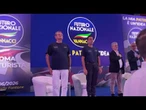 Vannacci canta Inno di Mameli con sostenitori all'evento di Futuro Nazionale al Salone delle Fontane