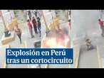 Momento en que explota una arqueta y una mujer cae dentro en Lima (Perú)