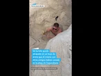 Un turista queda atrapado en un hoyo de arena que él y sus amigos habían cavado en Copacabana