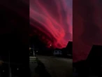 Russia, il cielo si tinge di rosso poco prima di una tempesta