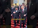 Putin y Kim Jong Un “negocian” quién entra primero en la limusina