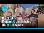 Ukraine : manifestations contre le départ du ministre de la Défense • FRANCE 24