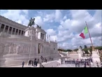Il passaggio delle Frecce Tricolori sopra l'Altare della Patria per la Festa della Repubblica
