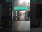 In Russia un autobus si ribalta e i passeggeri vengono sbalzati sull'asfalto