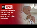 Papa Leão XIV envia orações para afetados em queda de avião da Índia | BASTIDORES CNN
