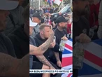 Zamieszki w Belfaście po ataku nożownika, podpalono auta. Narasta niechęć do migrantów