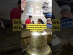 Maior sino do mundo atrai fiéis em chegada a Trindade, em Goiás