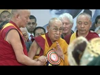 Dalai Lama reza pela paz e compaixão em aniversário de 90 anos | AFP
