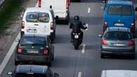 Ciężarówka zderzyła się z osobówką i busem. Autostrada A2 zablokowana